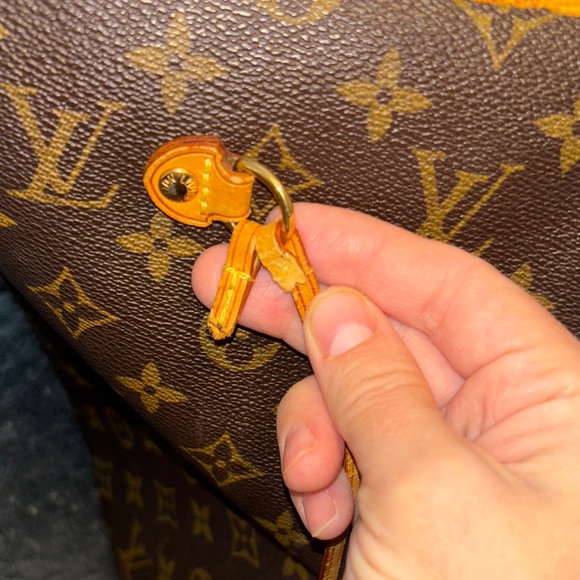 Louis Vuitton Neverfull GM Tote Bag - Picture 10 of 14